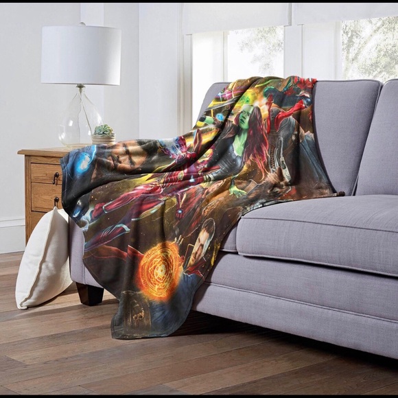 Avengers infinity war silk touch throw - Picture 2 of 3
